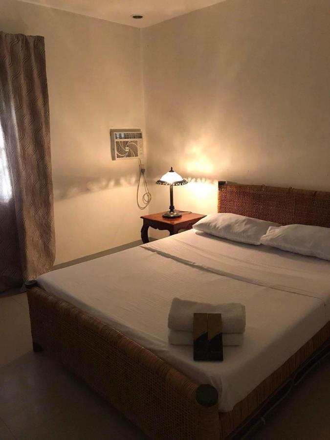Hiraya Bed And Breakfast Roxas City Quarto foto